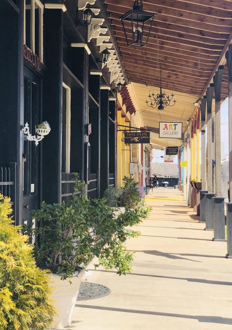 Restaurants & Shoppes